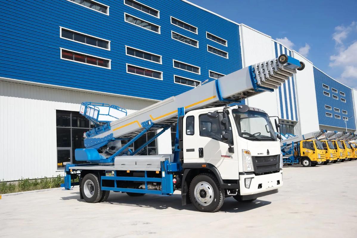 老城出租云梯车高空作业车 建筑垃圾搬运